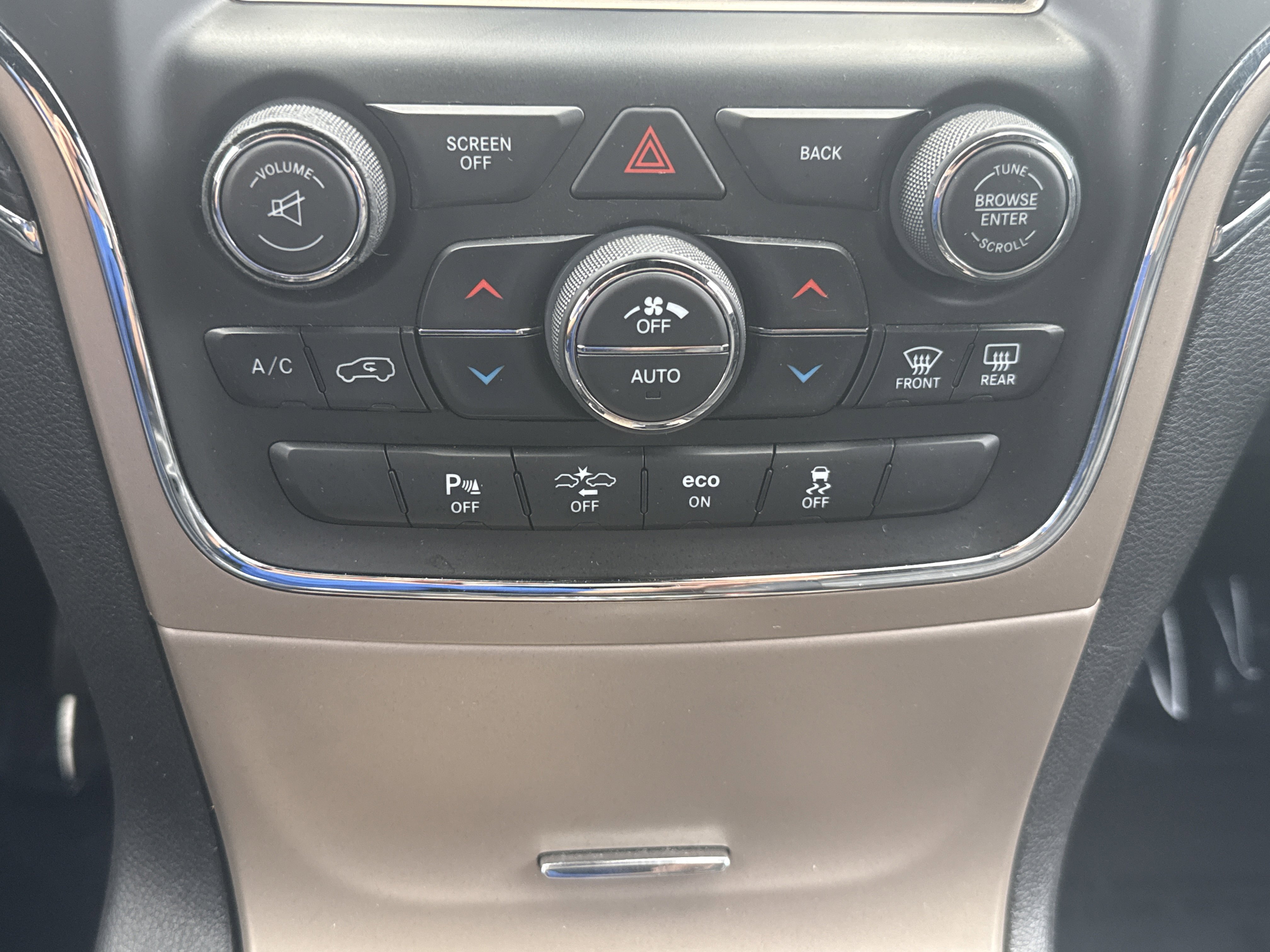 Used 2015 Jeep Grand Cherokee Summit AWD/4WD image 23