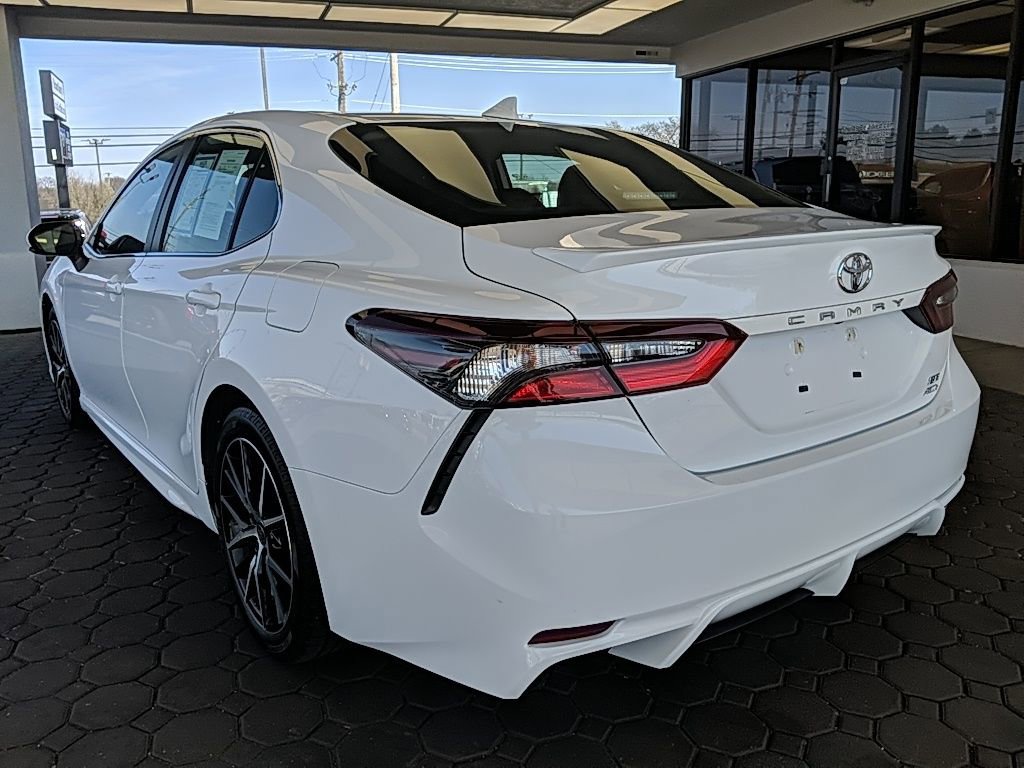 Used 2023 Toyota Camry SE w/ Cold Weather Package image 9