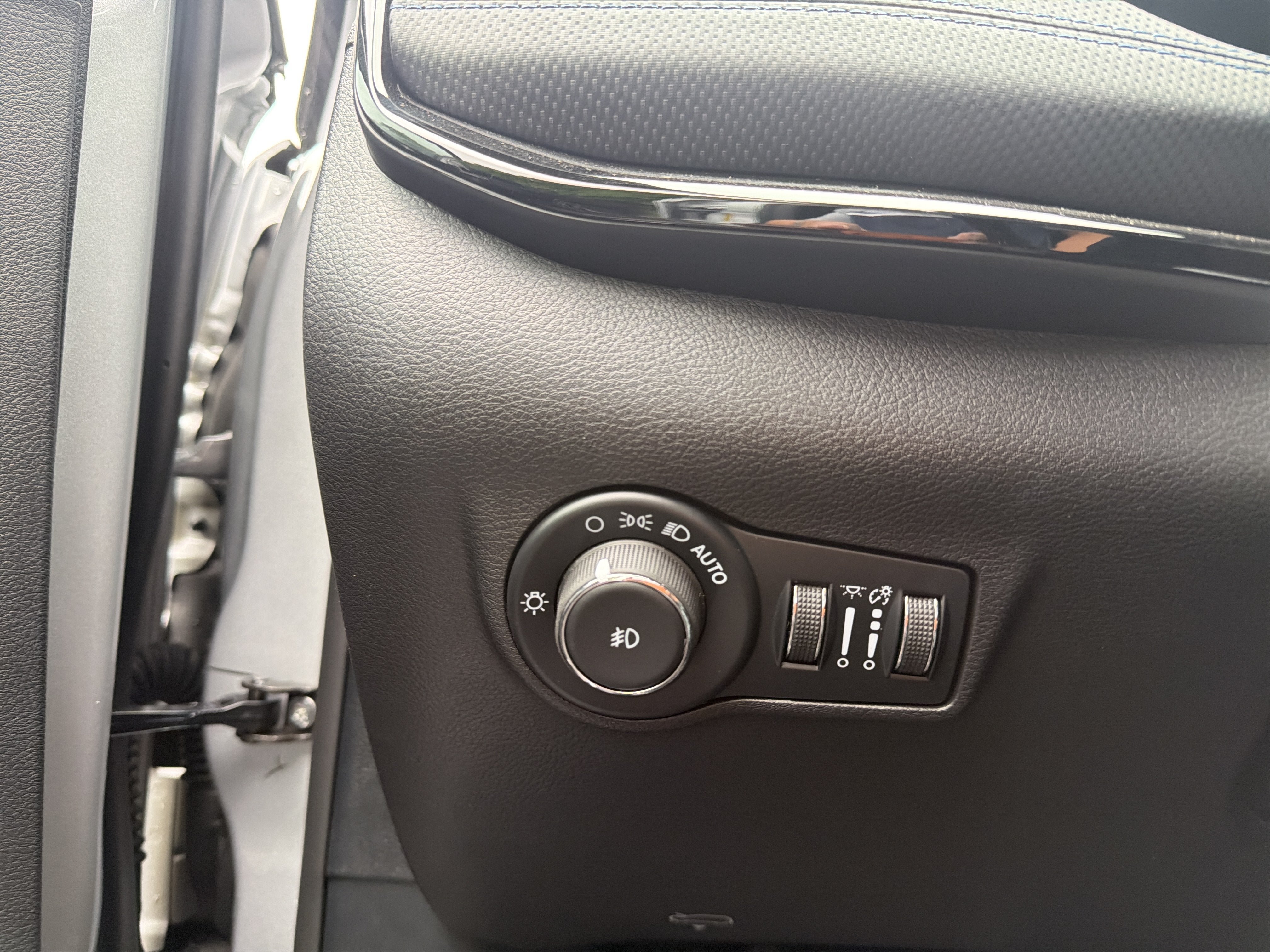 New 2026 Jeep Compass Limited w/ Sun, Sound & Navigation Group AWD/4WD image 17