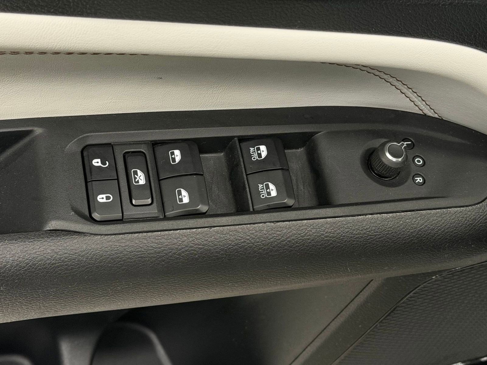 Used 2025 Jeep Compass Limited image 19