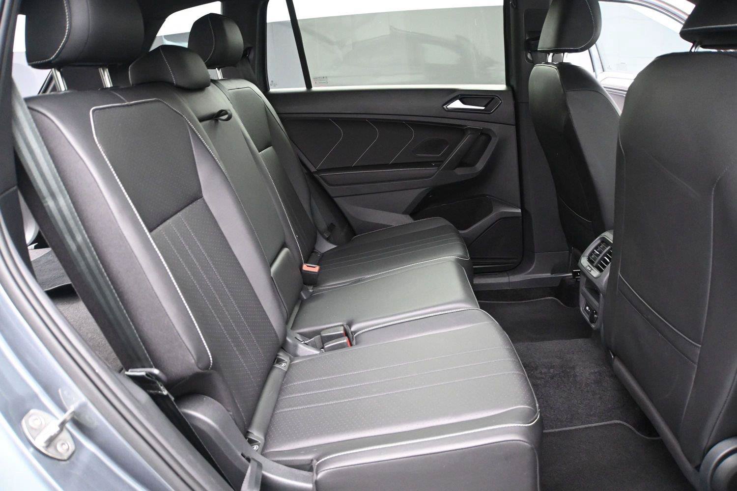 Certified 2023 Volkswagen Tiguan SE R-Line AWD/4WD image 19