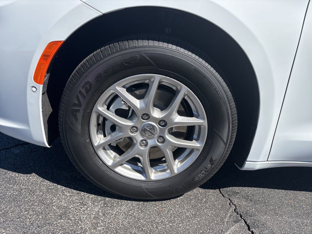New 2025 Chrysler Pacifica Select image 32