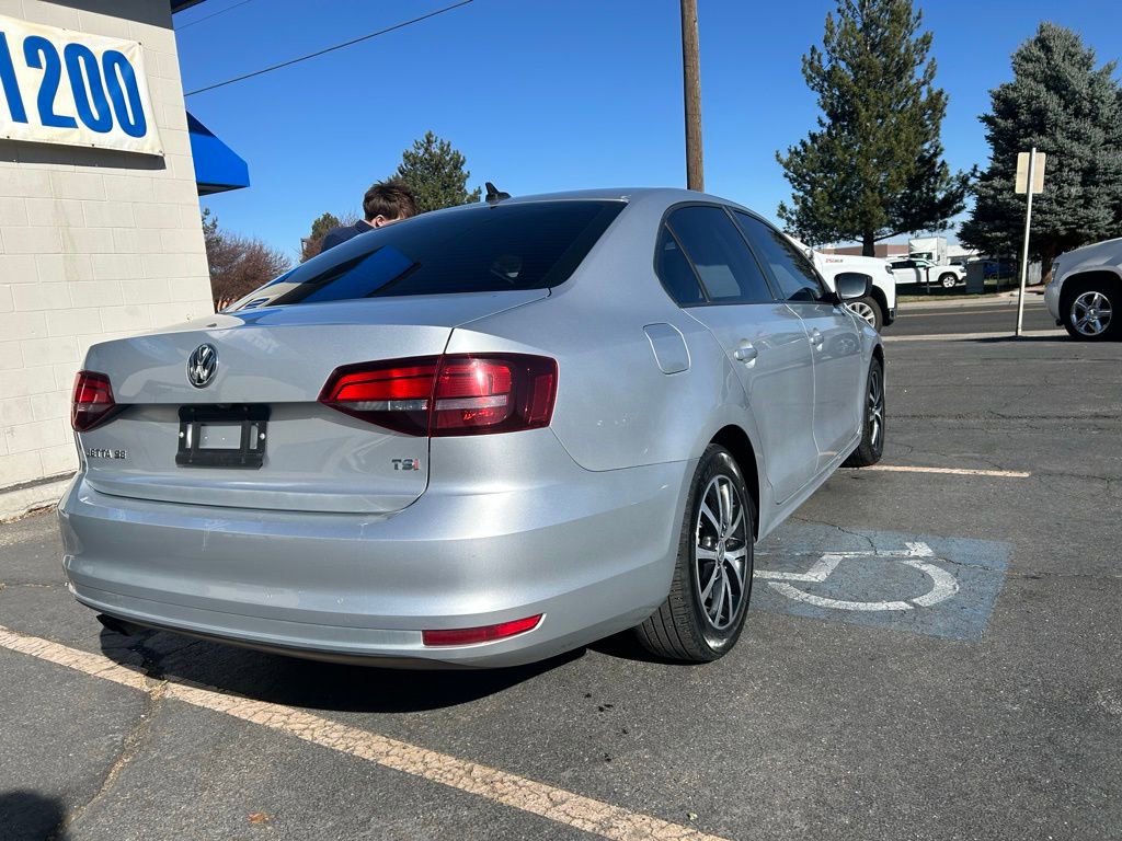 Used 2016 Volkswagen Jetta SE image 8