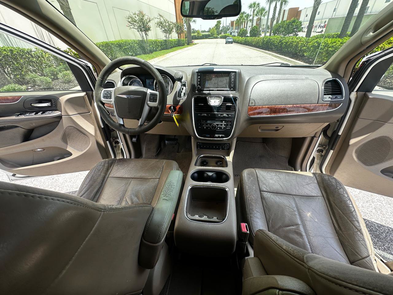 Used 2011 Chrysler Town & Country Limited FWD image 14
