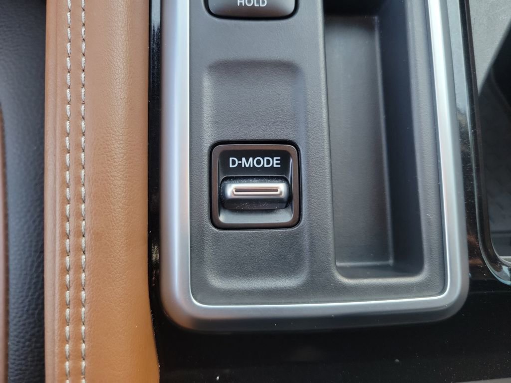 Used 2025 Nissan Pathfinder Platinum w/ Cargo Package image 26