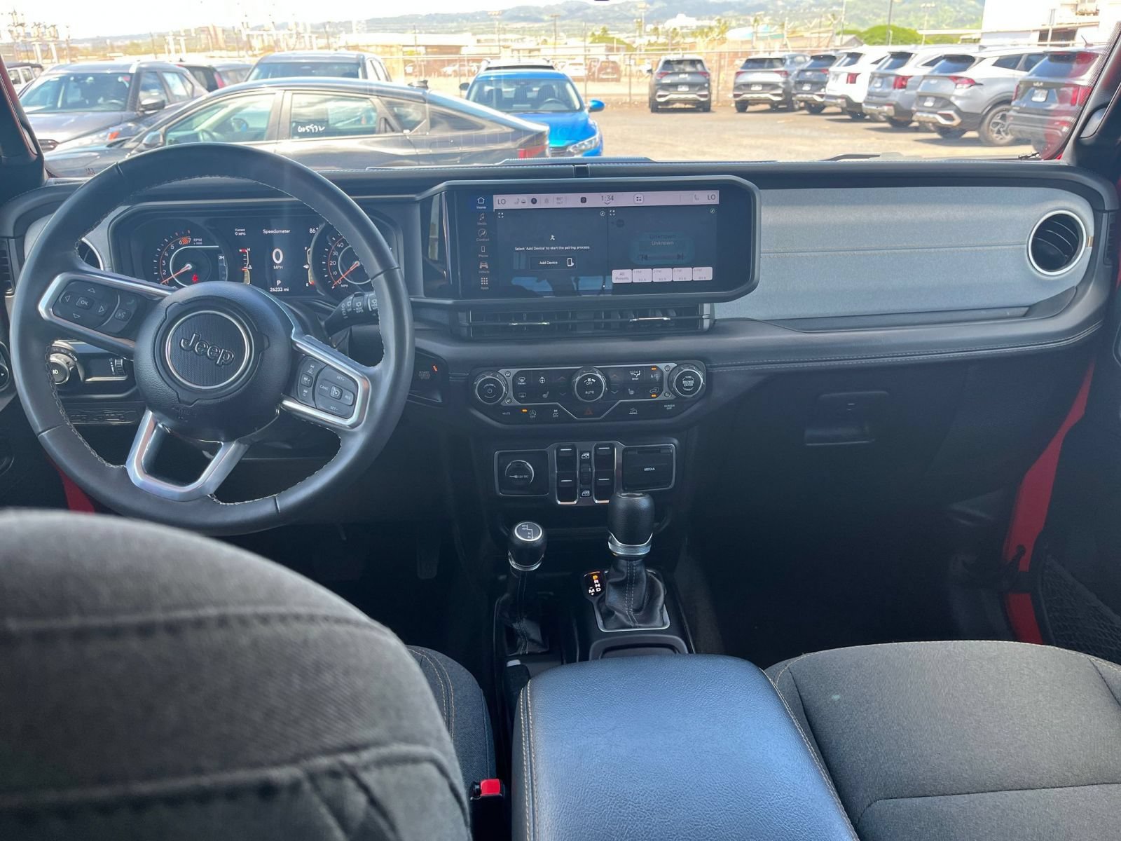 Used 2025 Jeep Wrangler Unlimited Sahara AWD/4WD image 32