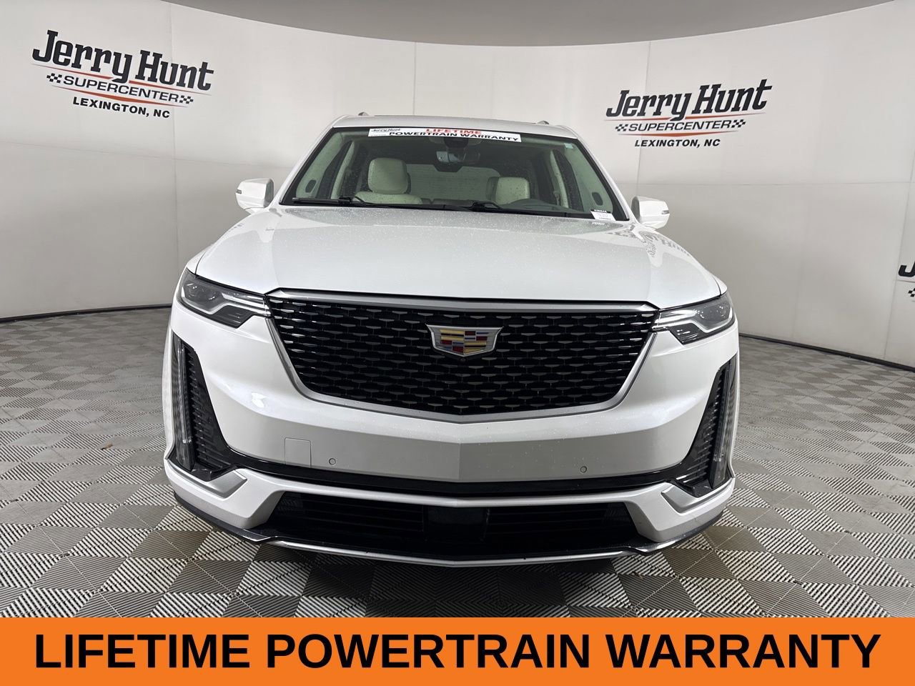 Used 2023 Cadillac XT6 Premium Luxury w/ Technology Package image 3