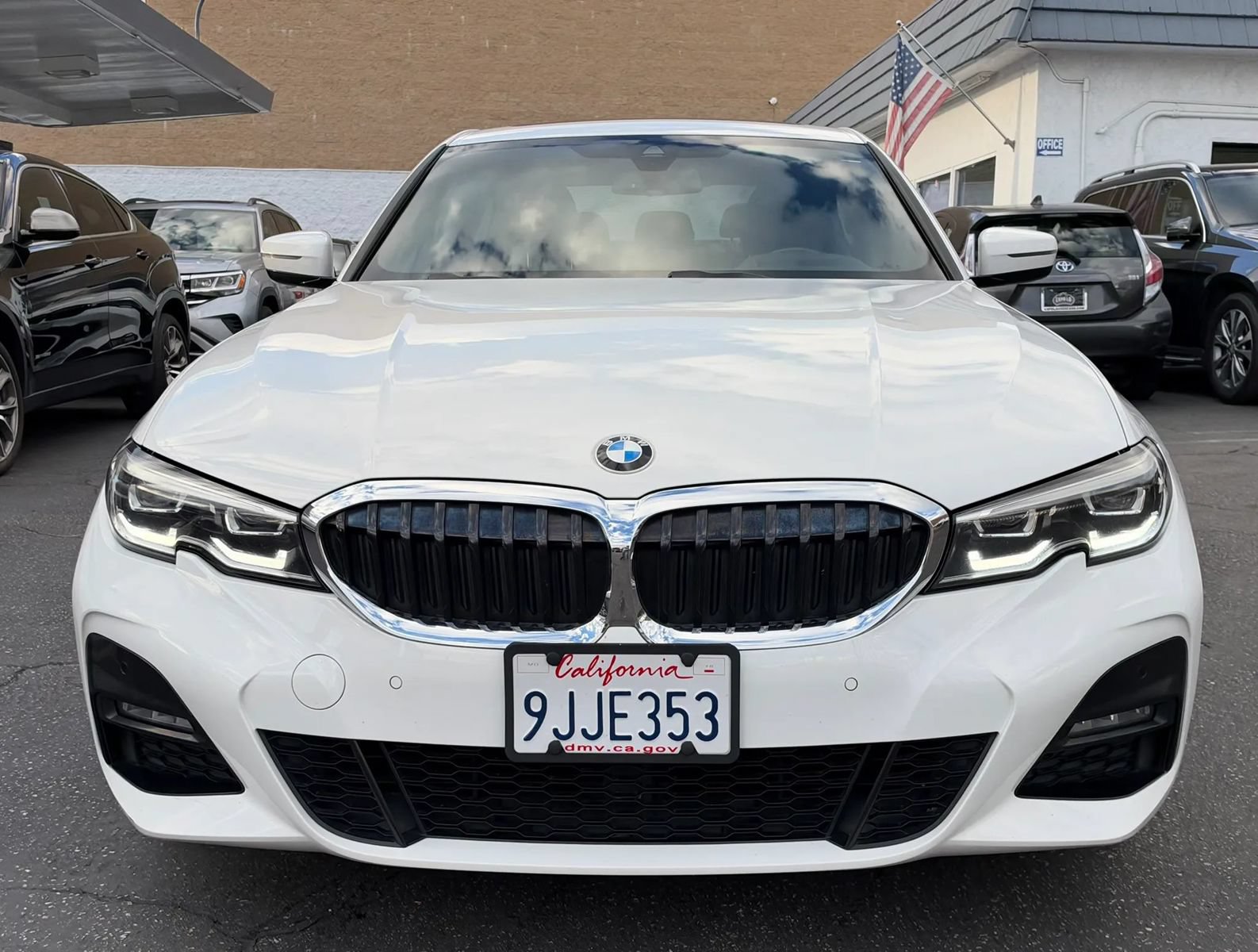 Used 2021 BMW 330i Sedan w/ M Sport Package RWD image 4