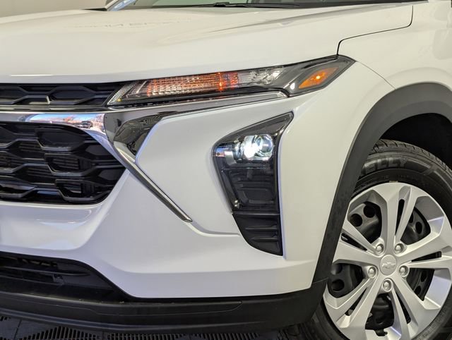 Certified 2025 Chevrolet Trax LS image 2