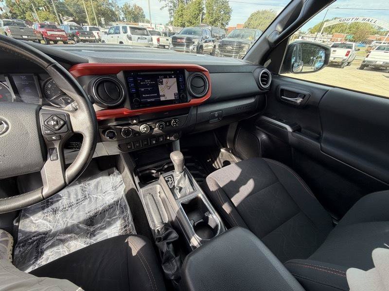 Used 2019 Toyota Tacoma TRD Sport w/ Technology Package AWD/4WD image 15