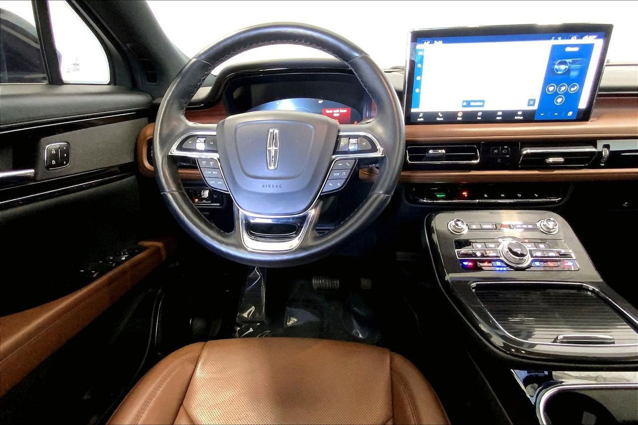 Used 2023 Lincoln Nautilus Reserve w/ Monochromatic Package image 4