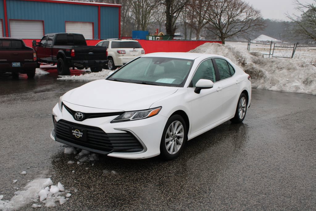 Used 2021 Toyota Camry LE image 4