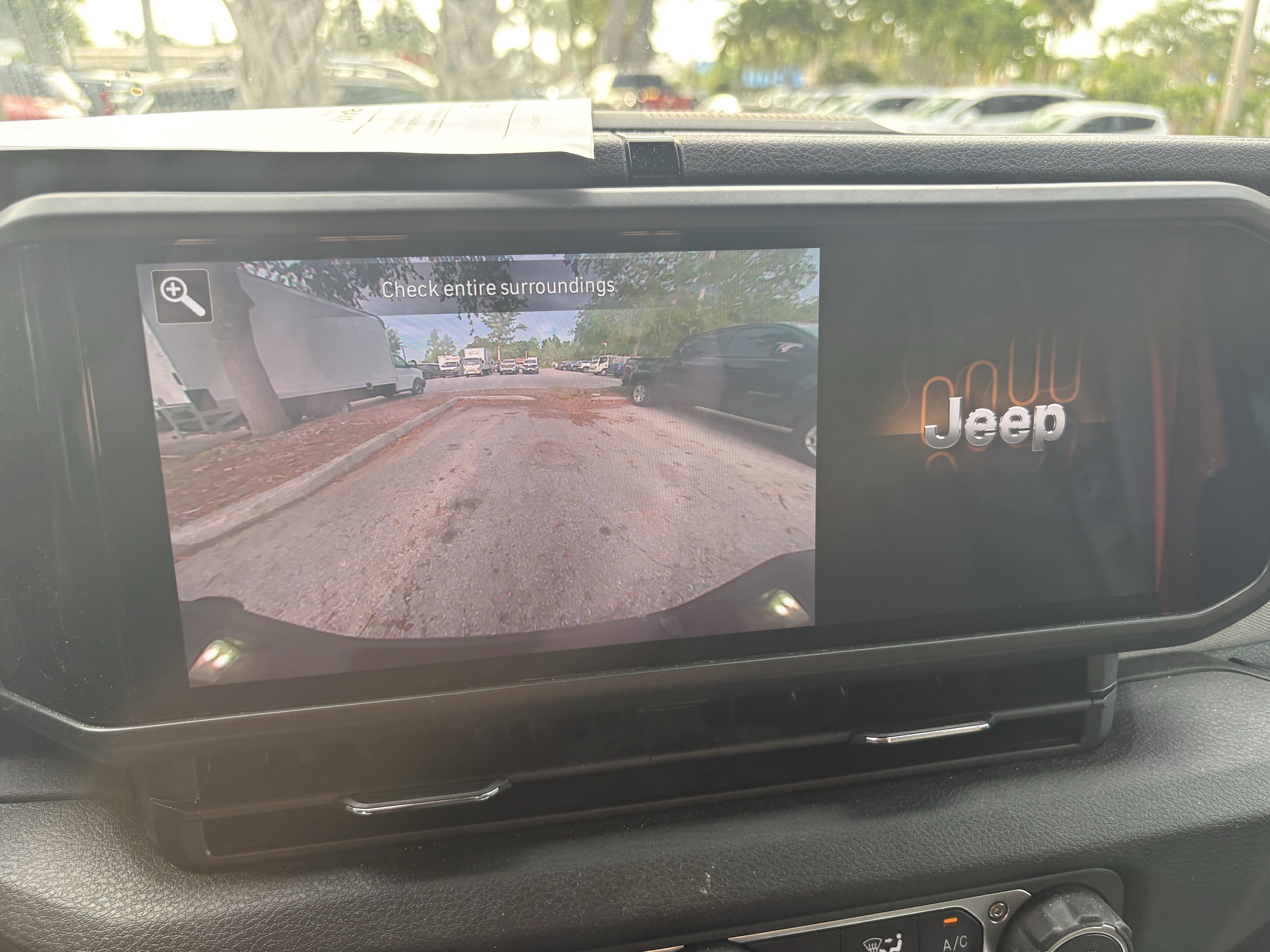 Used 2025 Jeep Gladiator Sport AWD/4WD image 11