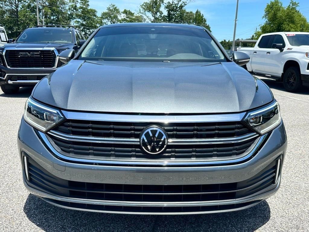 Used 2024 Volkswagen Jetta SEL FWD image 2