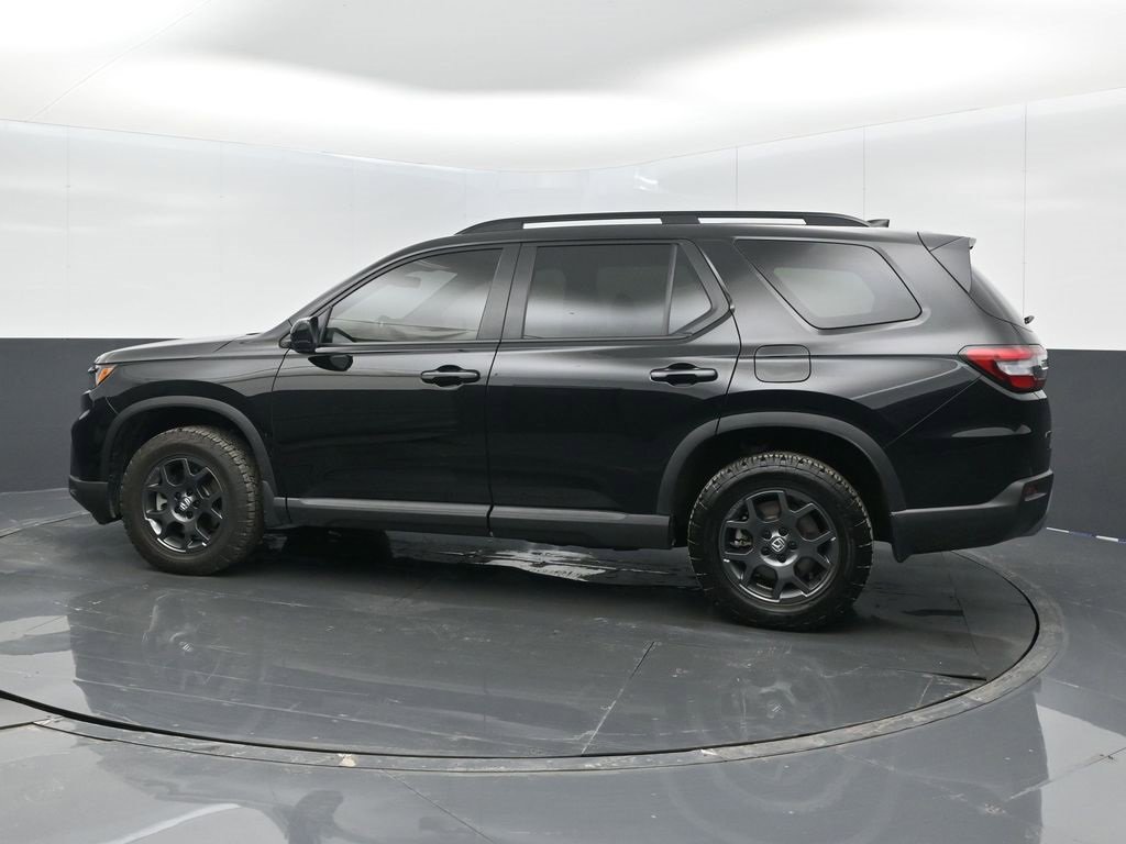 Used 2025 Honda Pilot TrailSport image 13