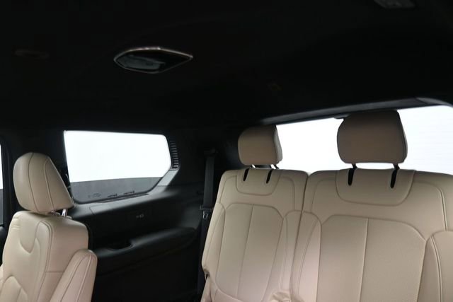 Used 2023 Jeep Grand Cherokee L Limited w/ Luxury Tech Group II AWD/4WD image 20