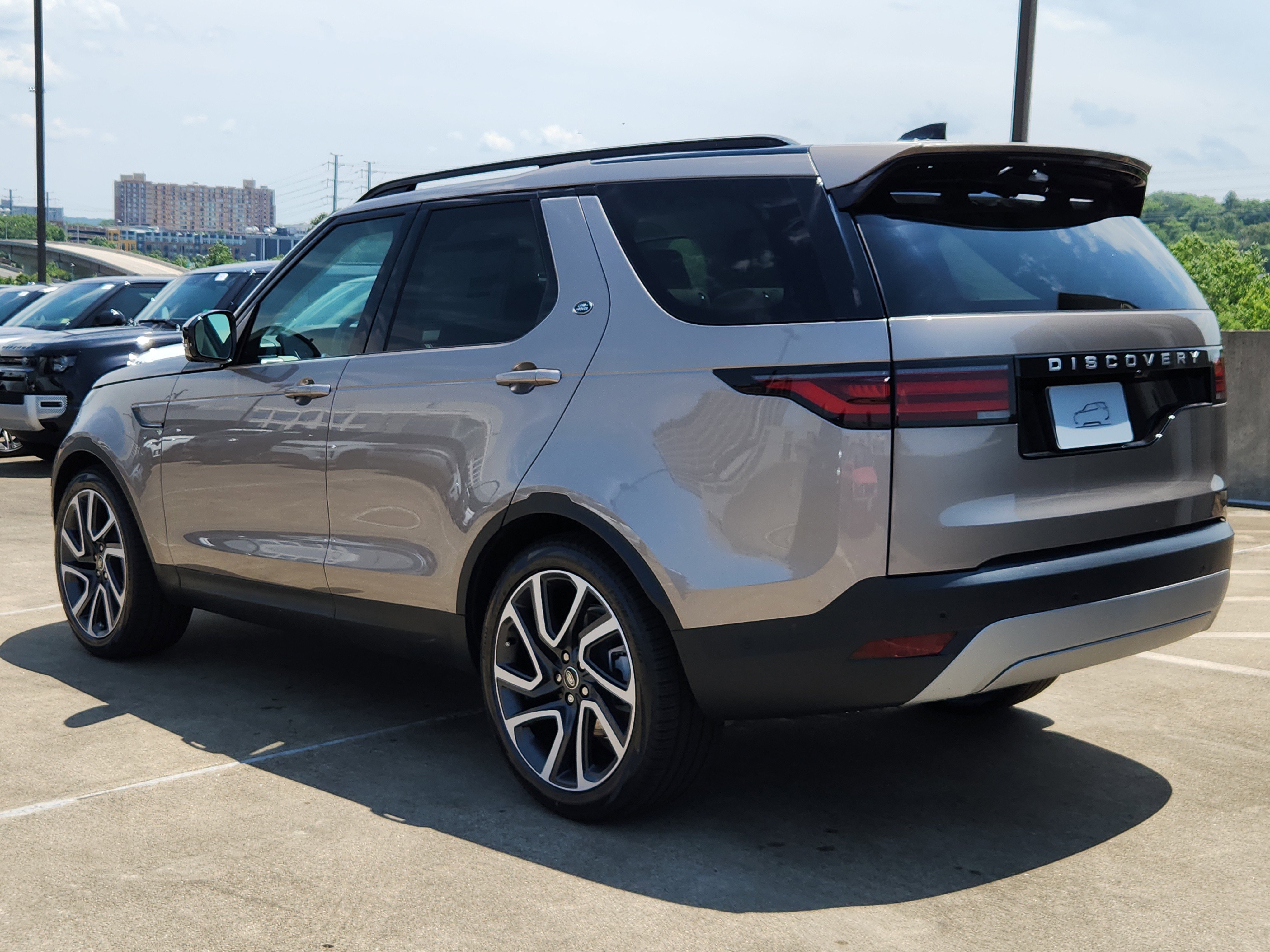 New 2025 Land Rover Discovery S image 12