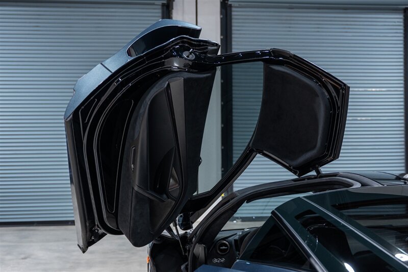 Used 2018 McLaren 720S Performance RWD image 22