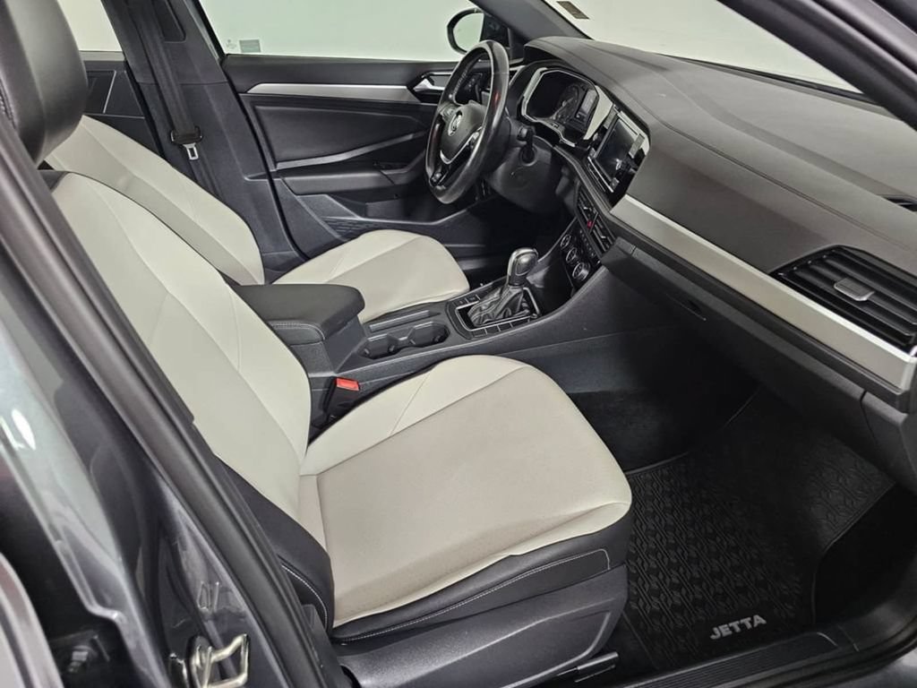 Used 2021 Volkswagen Jetta R-Line FWD image 11