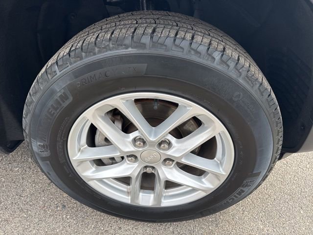 Used 2023 Jeep Grand Cherokee Laredo X image 40