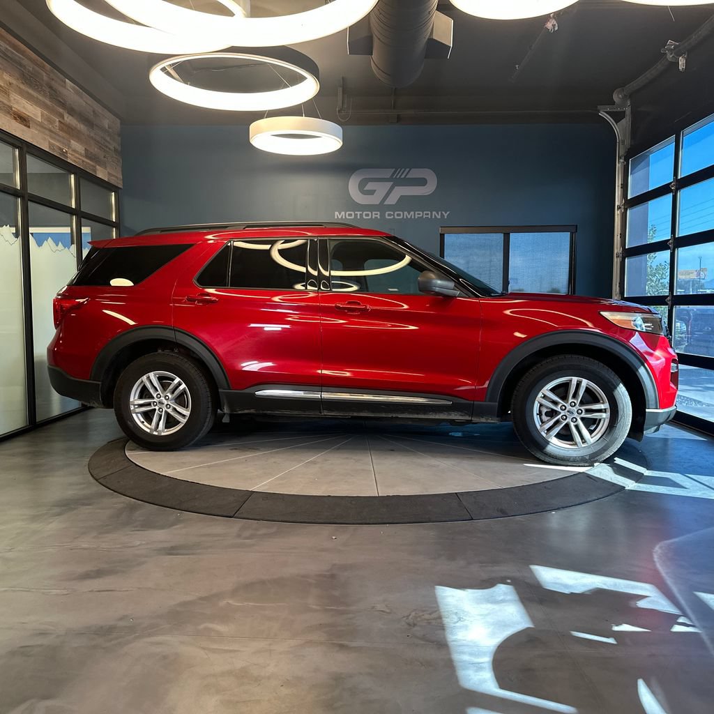 Used 2020 Ford Explorer XLT w/ Equipment Group 202A AWD/4WD image 2