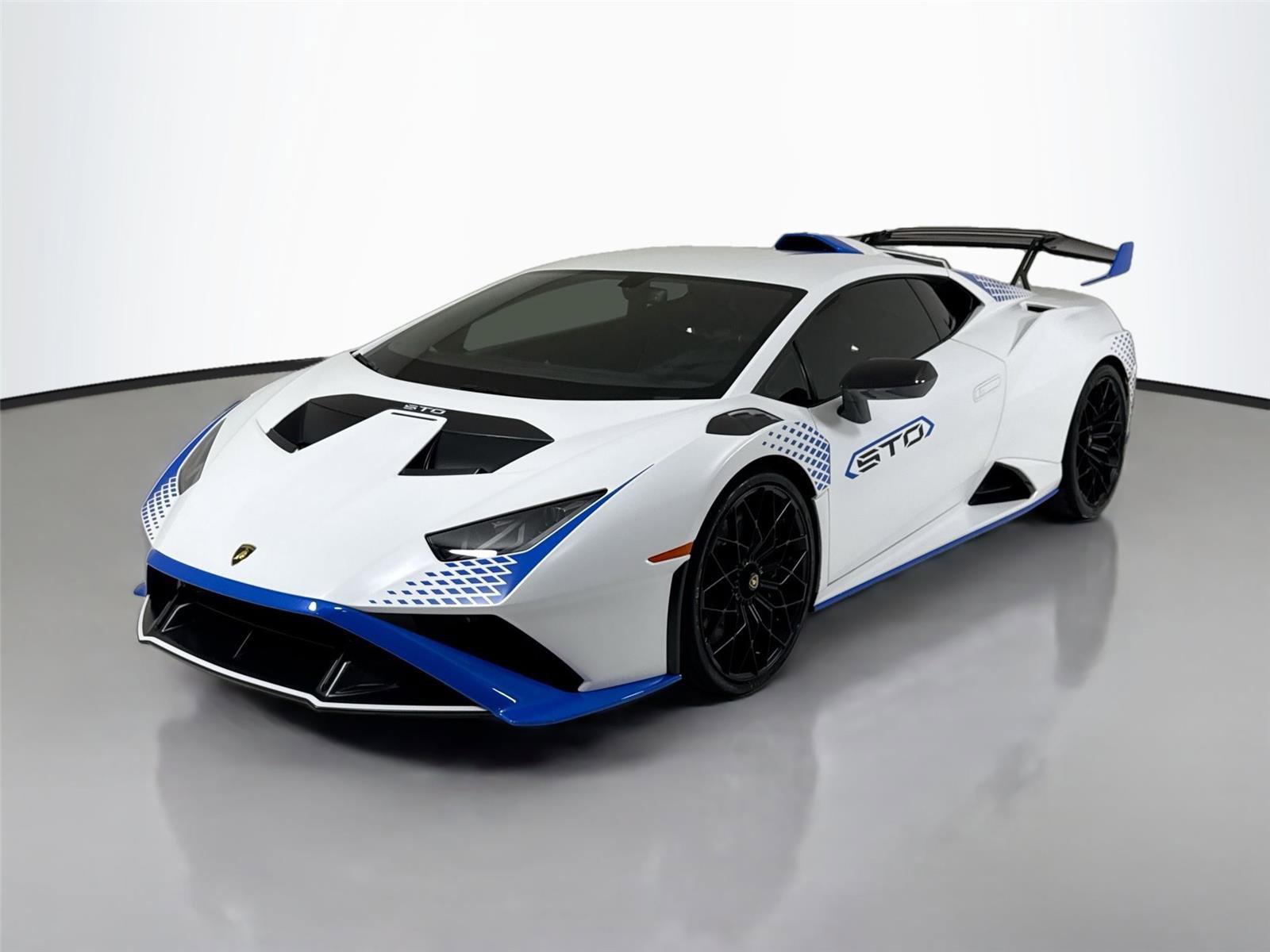 Used 2022 Lamborghini Huracan STO RWD image 10