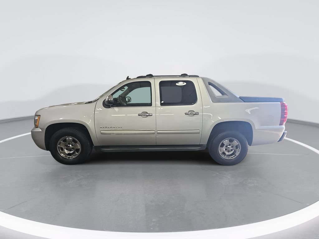 Used 2011 Chevrolet Avalanche LS RWD image 7