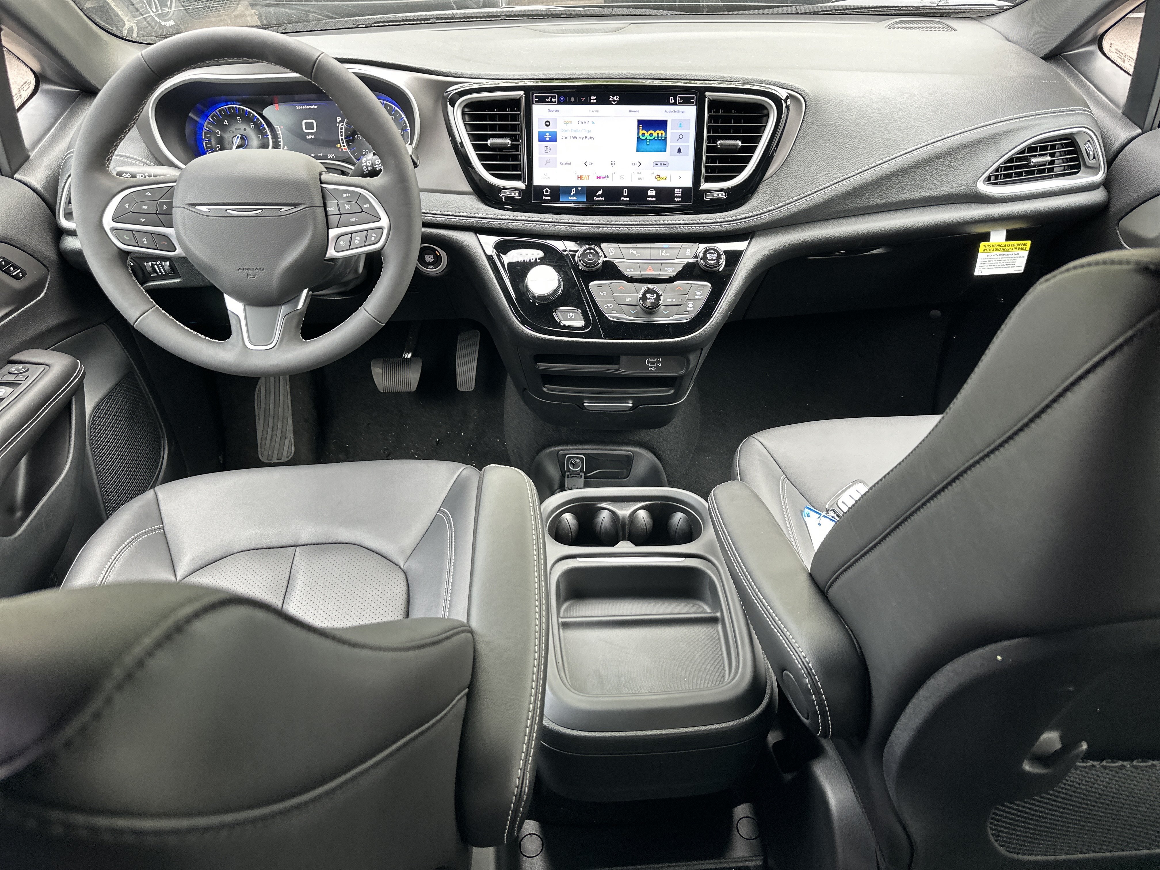 New 2027 Chrysler Pacifica Select FWD image 31
