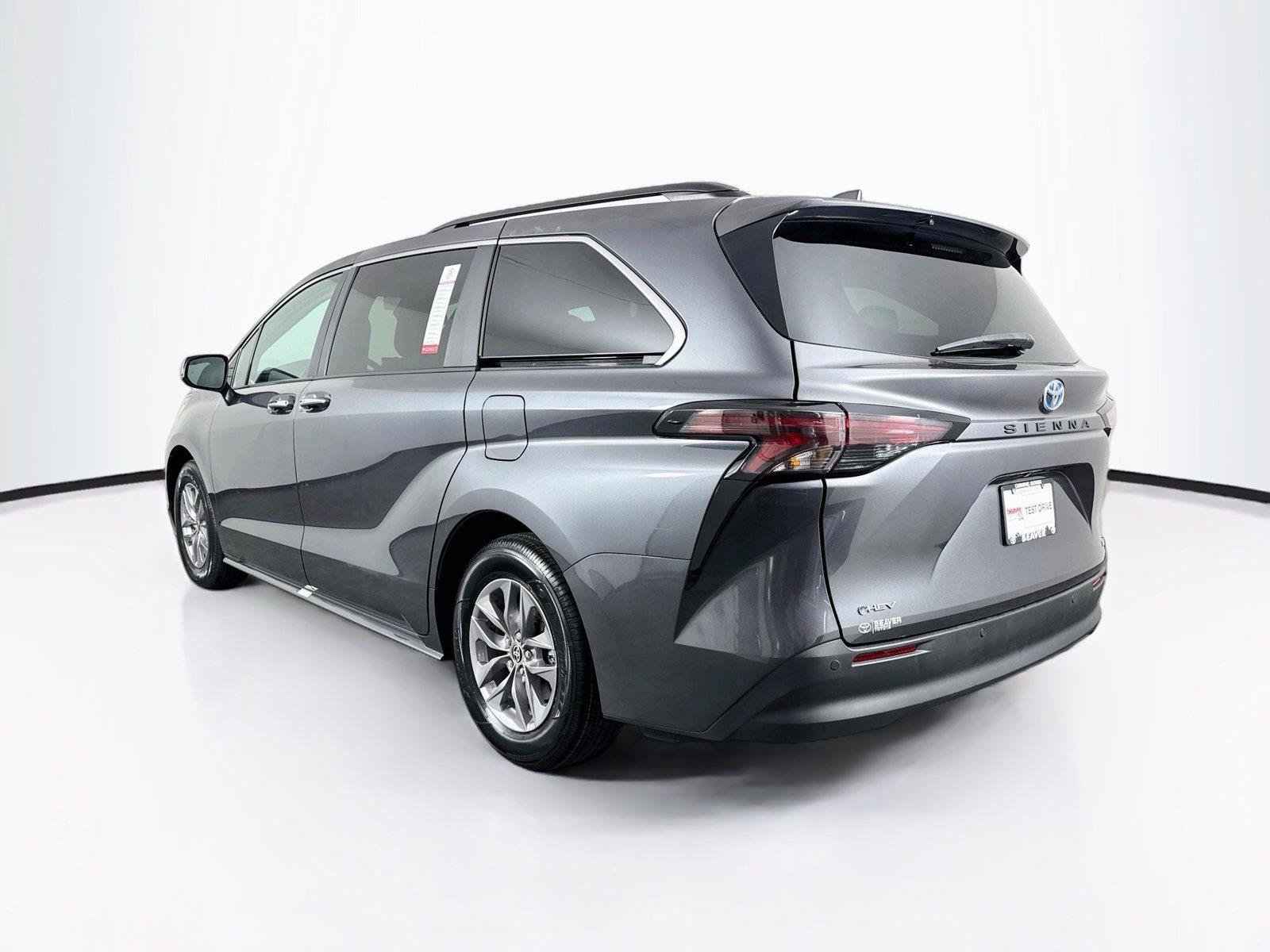 Certified 2025 Toyota Sienna XLE FWD image 13