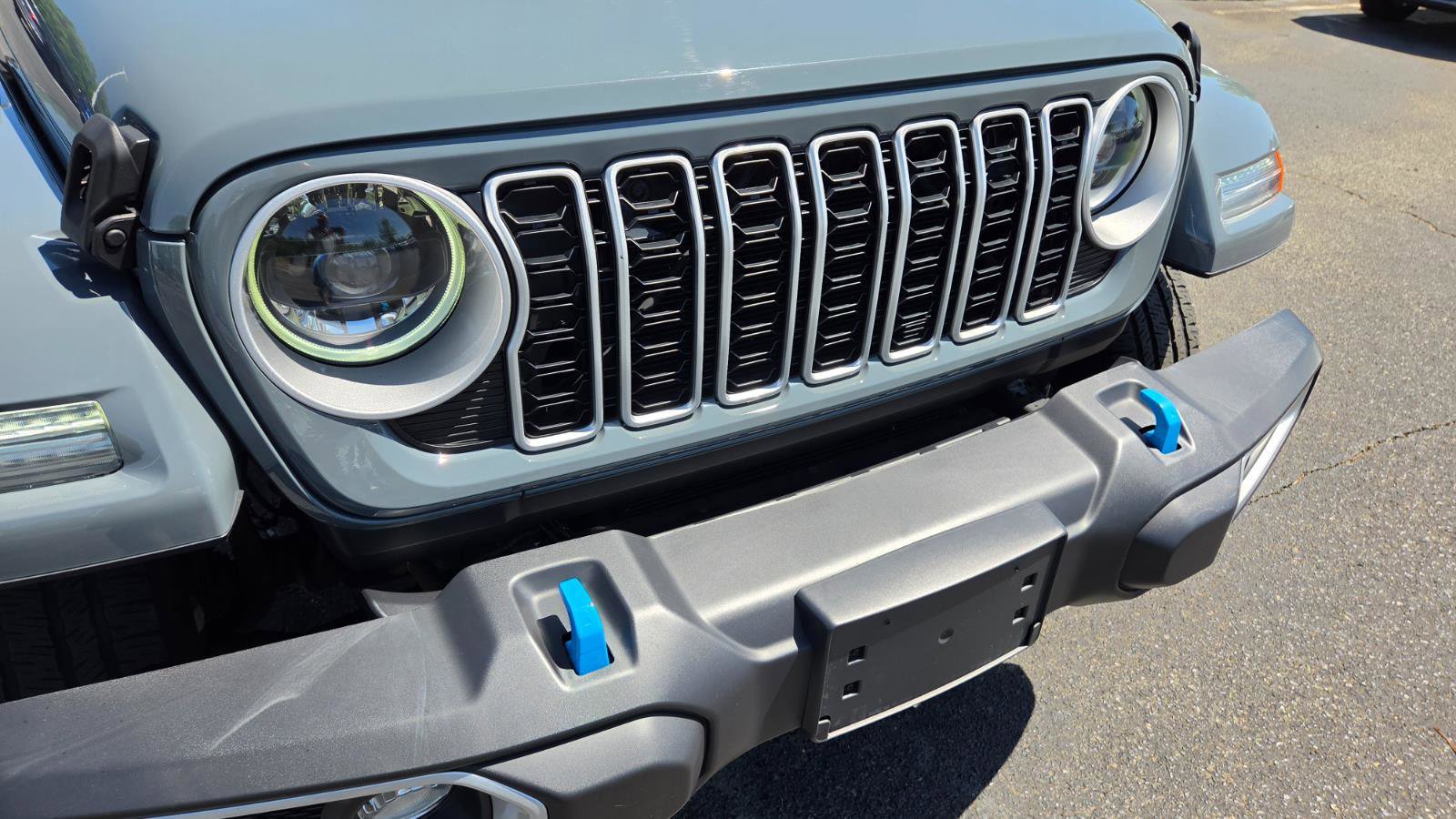 Used 2024 Jeep Wrangler Sahara image 18