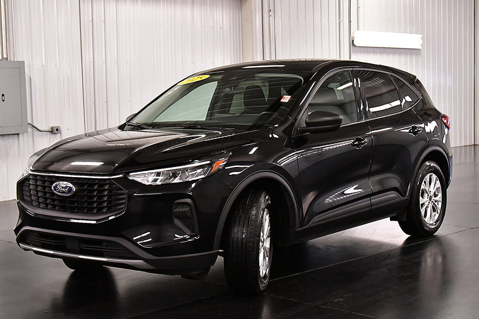Used 2025 Ford Escape Active AWD/4WD image 3