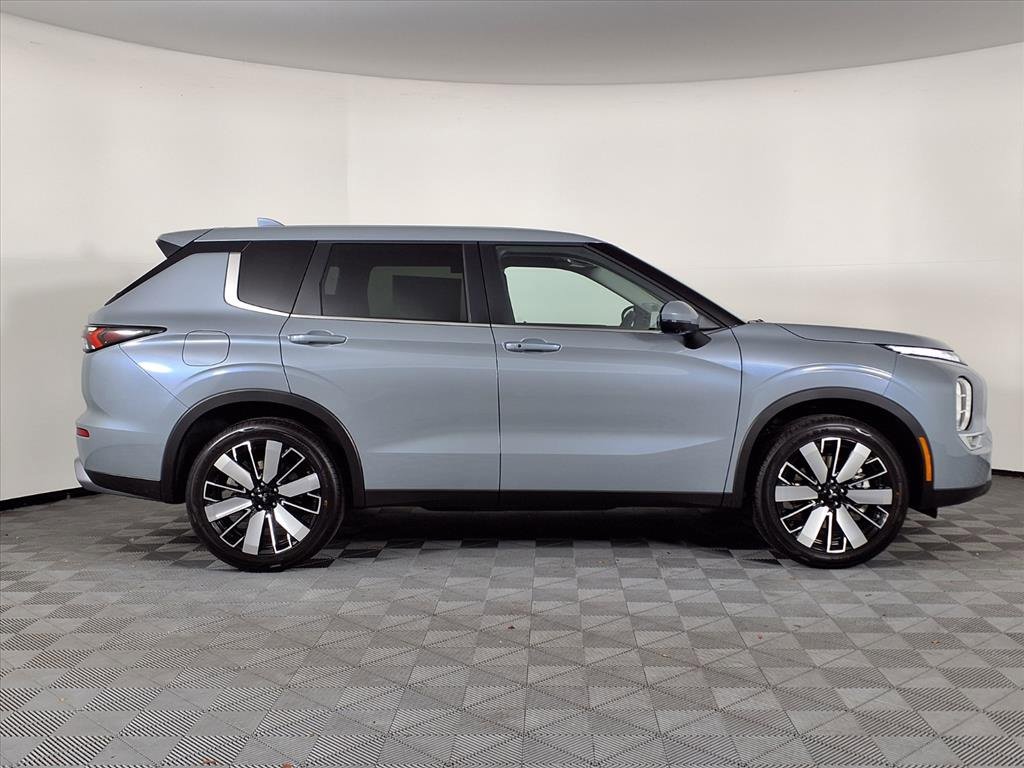 New 2025 Mitsubishi Outlander SE image 26