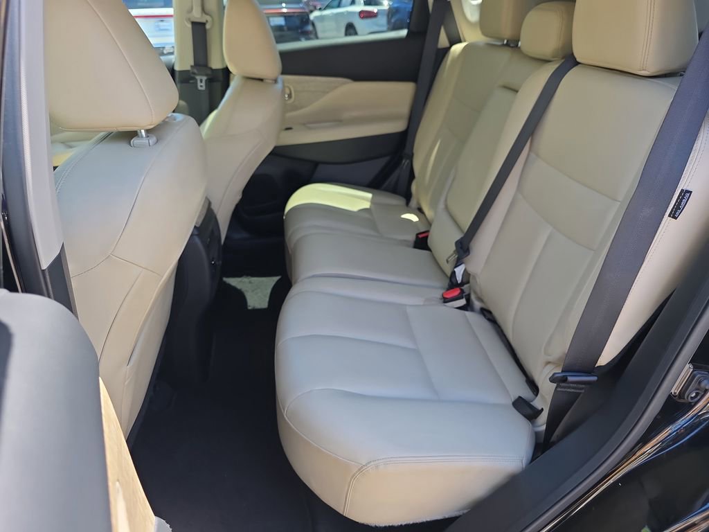 Used 2024 Nissan Murano SV image 31