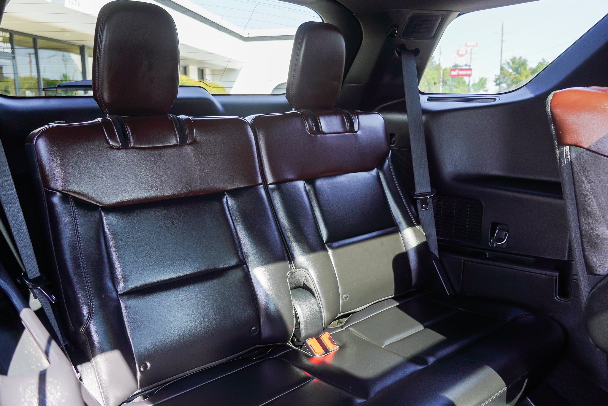 Used 2021 Ford Explorer Platinum w/ Equipment Group 601A AWD/4WD image 35