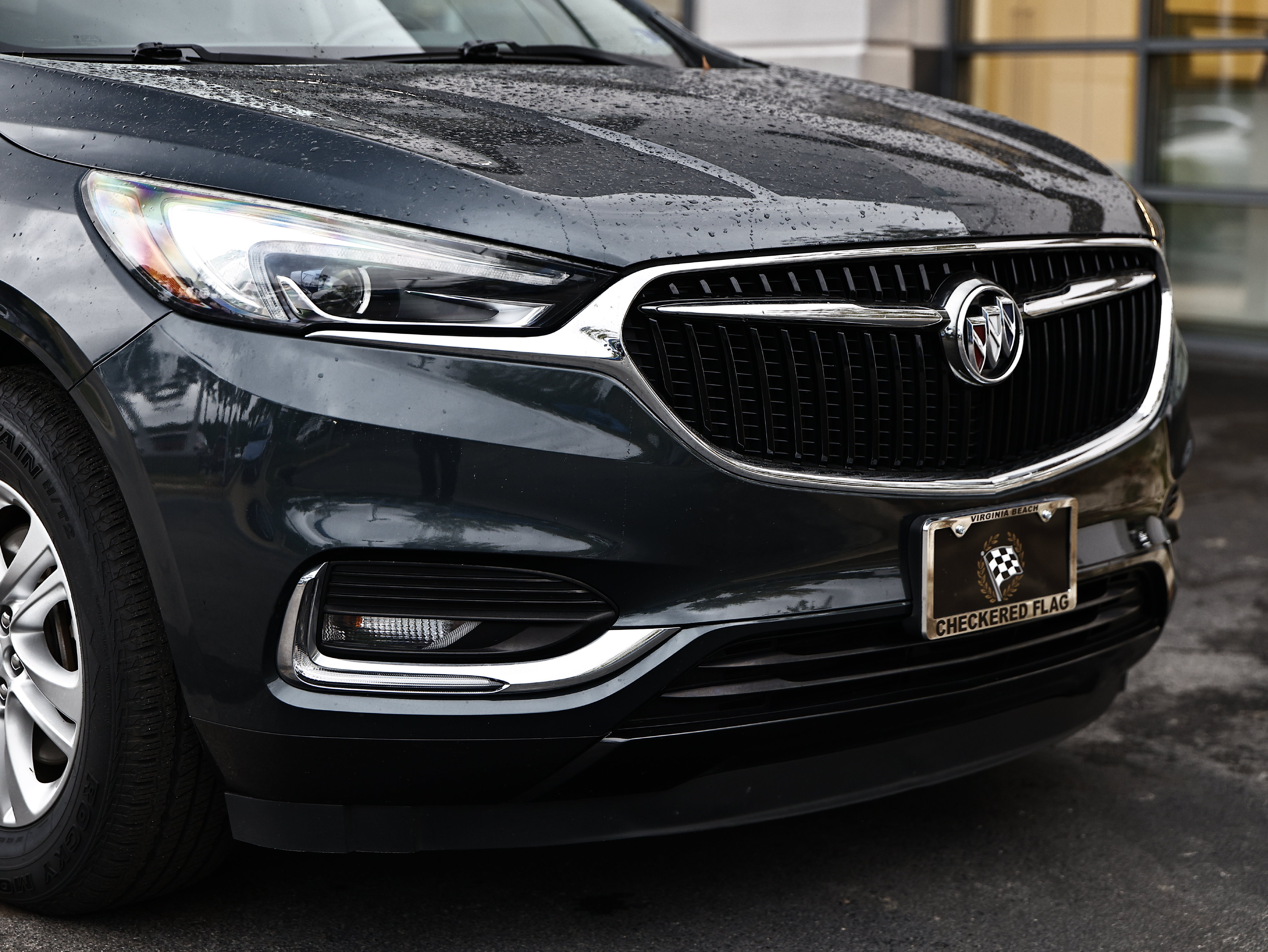 Used 2018 Buick Enclave Essence AWD/4WD image 2