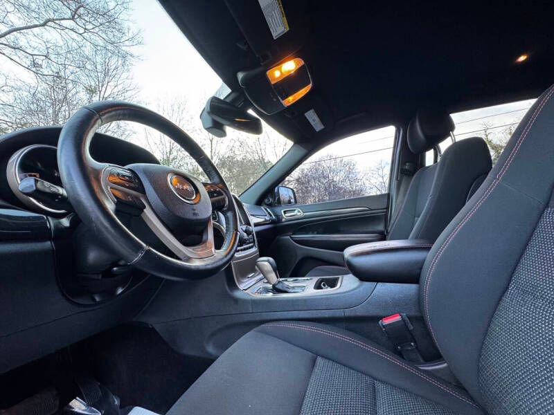 Used 2016 Jeep Grand Cherokee Laredo 75th Anniversary RWD image 11