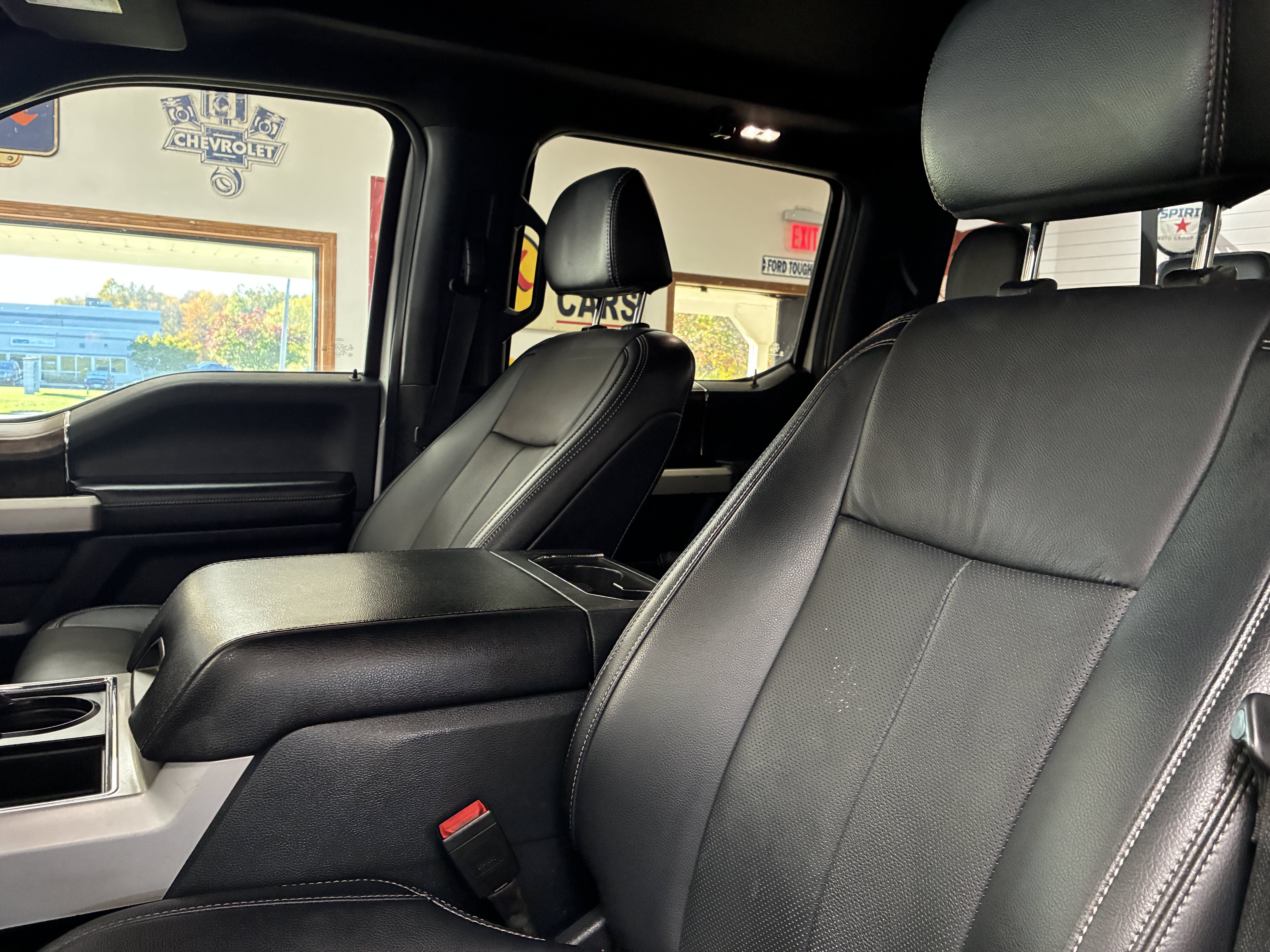Used 2022 Ford F350 Lariat w/ Black Appearance Package AWD/4WD image 10