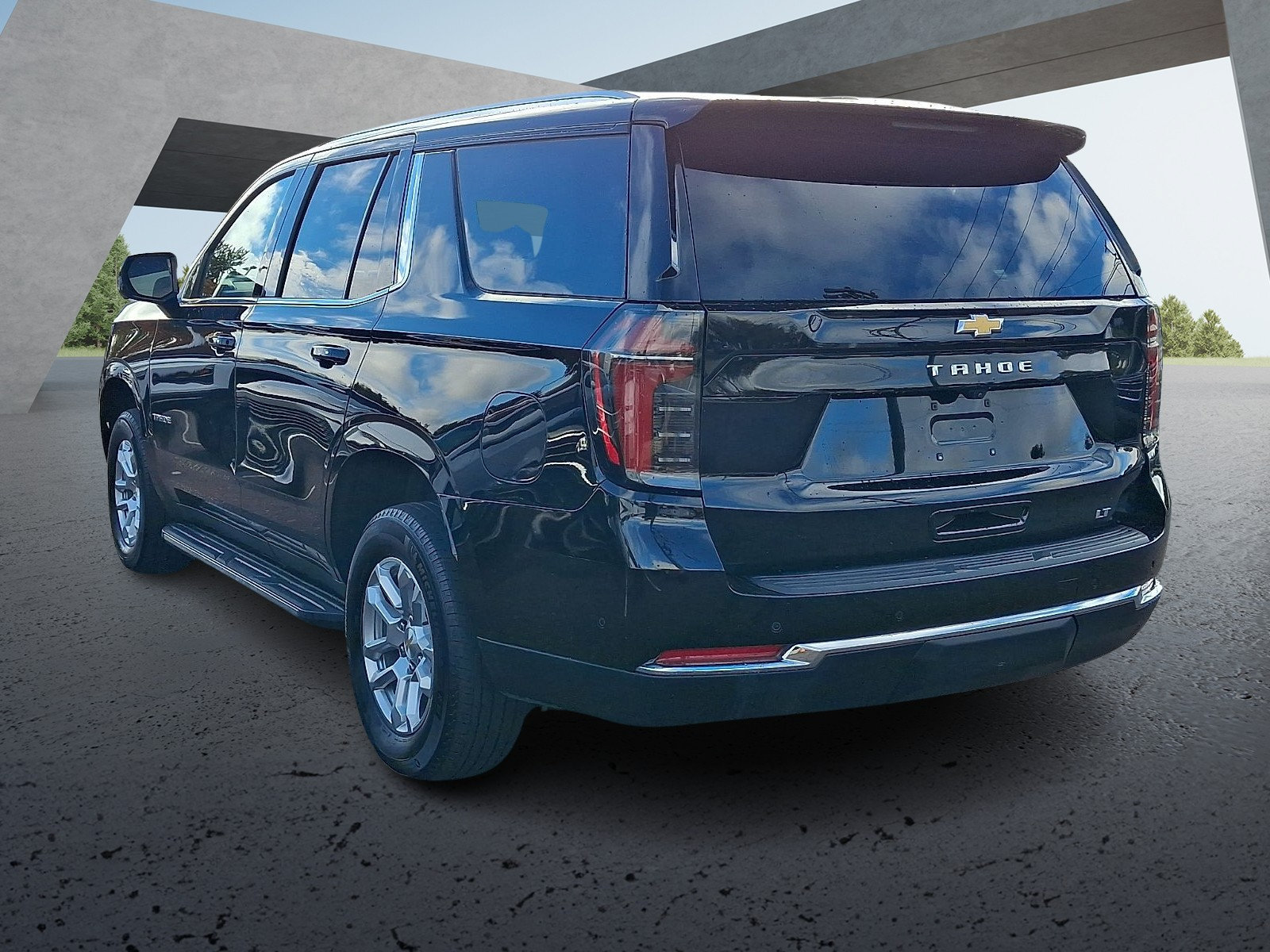 Used 2025 Chevrolet Tahoe LT AWD/4WD image 4