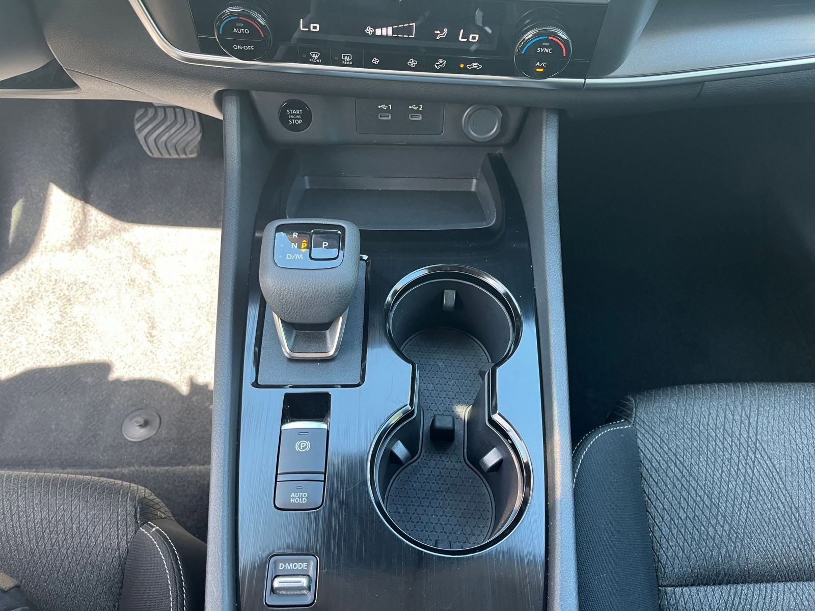 Used 2025 Nissan Rogue SV image 43