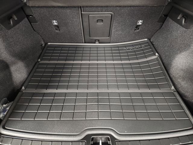 New 2026 Volvo XC40 B4 Plus w/ Protection Package Premier image 33