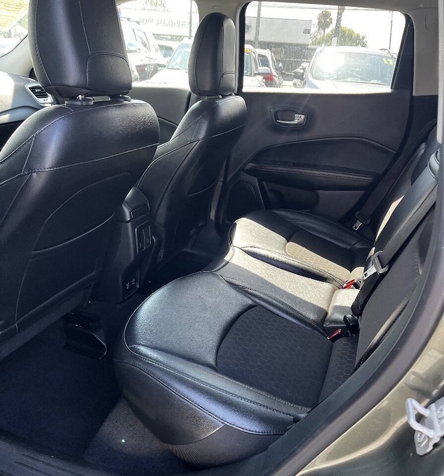 Used 2019 Jeep Compass Latitude AWD/4WD image 9