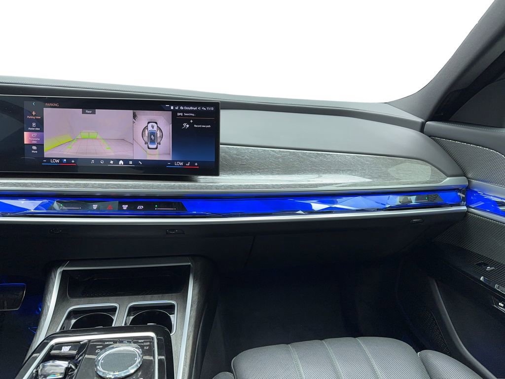 Used 2025 BMW 740i w/ Premium Package image 19