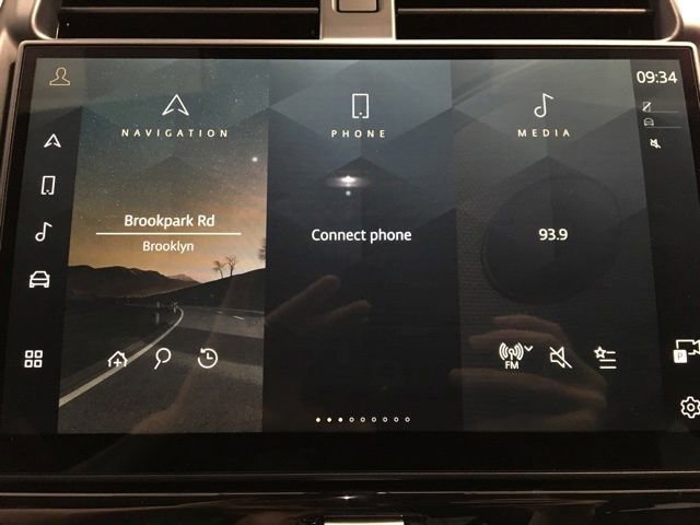 New 2023 Land Rover Discovery HSE R-Dynamic image 18