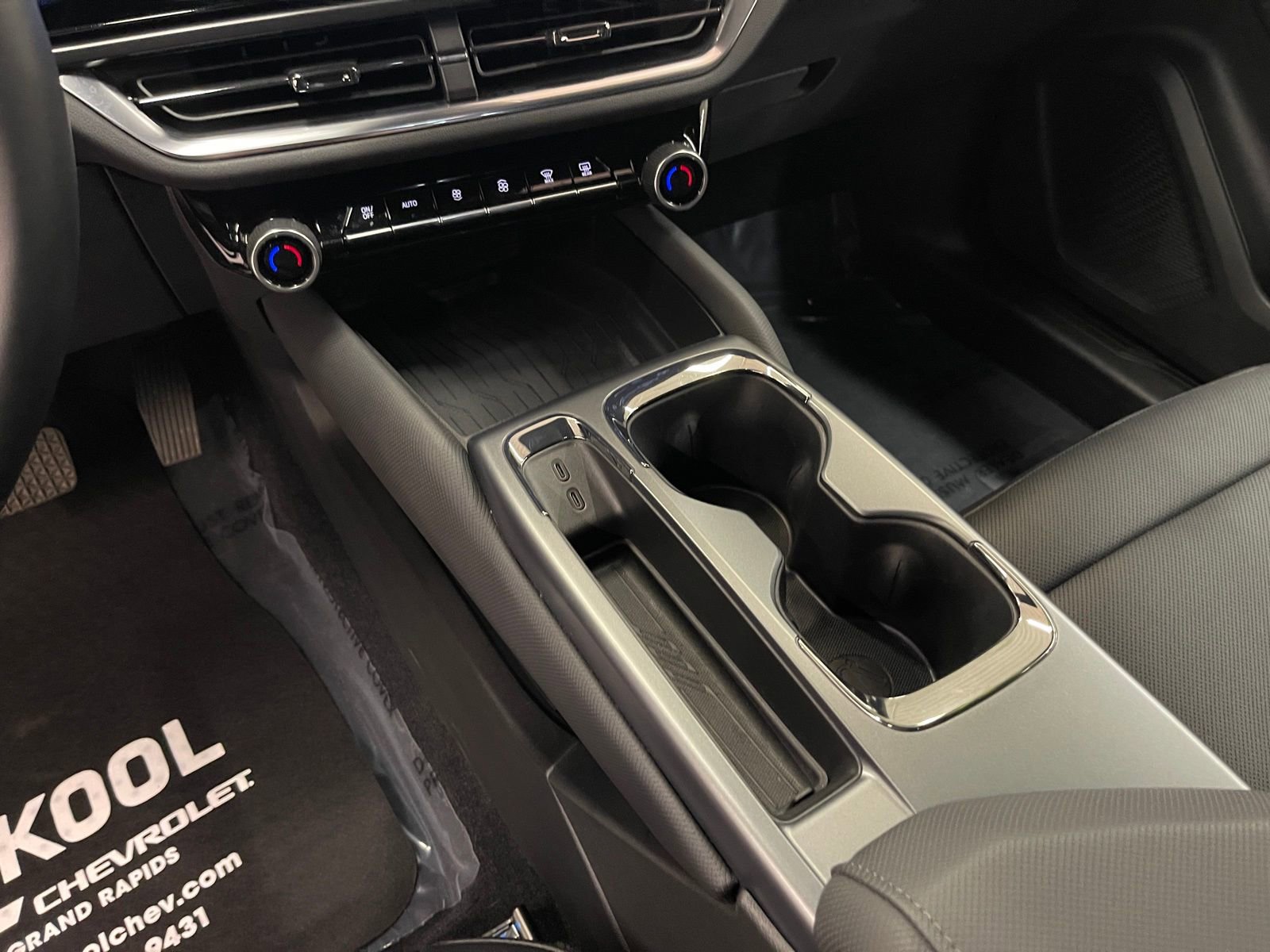 Used 2024 Chevrolet Equinox EV RS image 17