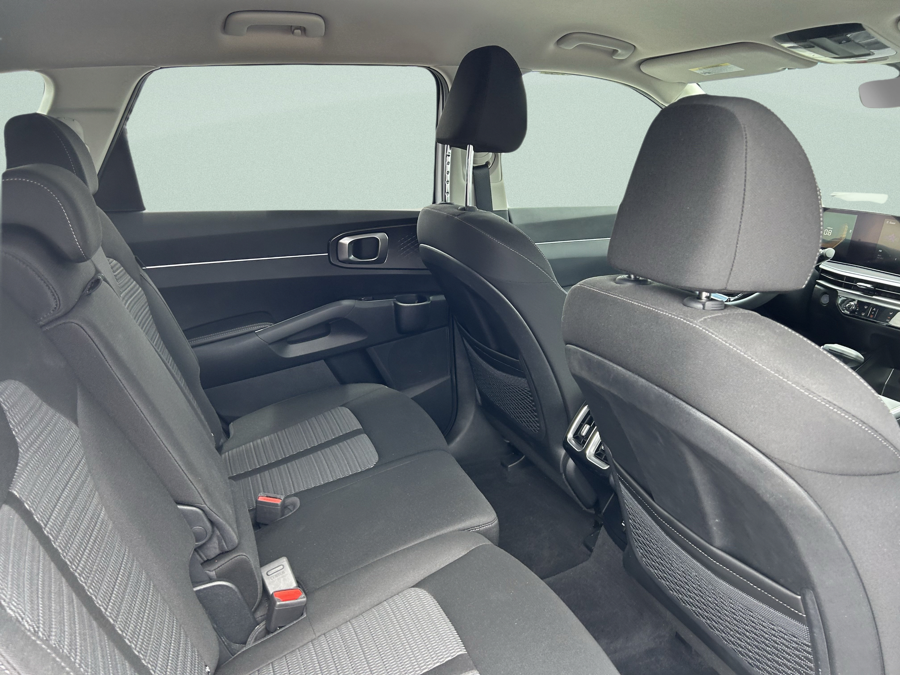 Used 2024 Kia Sorento LX FWD image 21