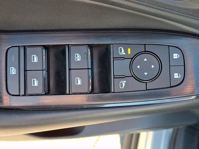 Used 2024 Nissan Rogue S image 25