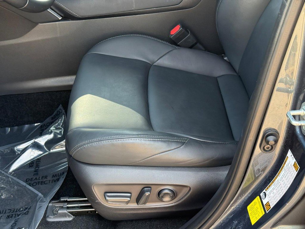 Used 2023 Toyota Venza XLE image 20