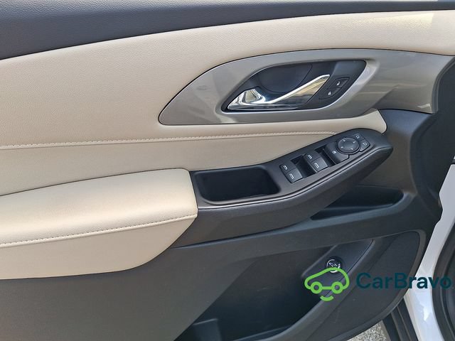 Certified 2023 Chevrolet Traverse LT FWD image 13