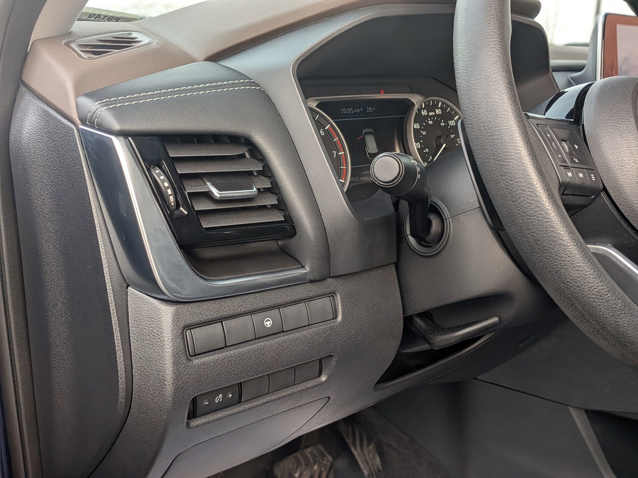 Used 2023 Nissan Rogue SV image 17