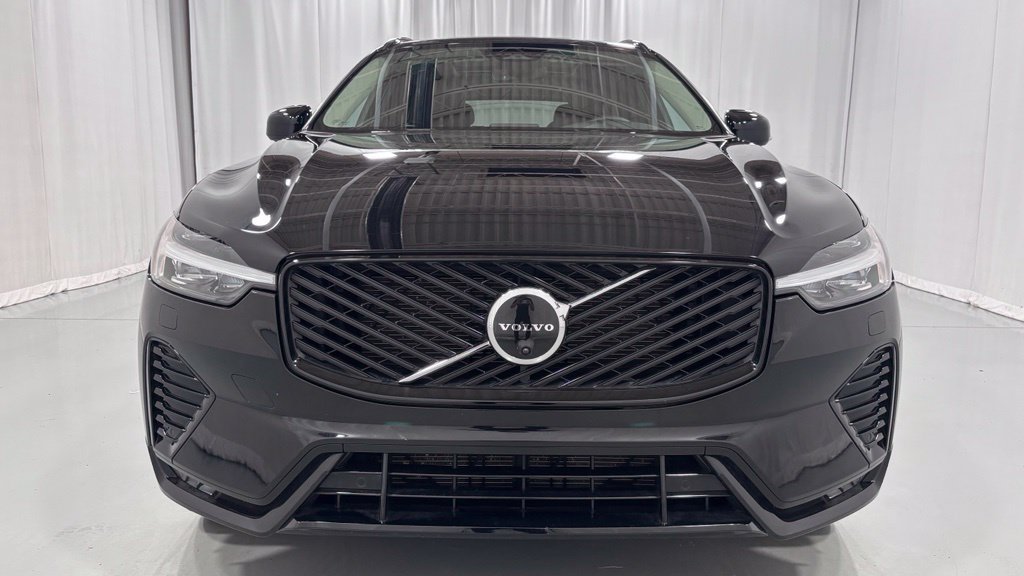 Certified 2026 Volvo XC60 B5 Plus AWD/4WD image 3